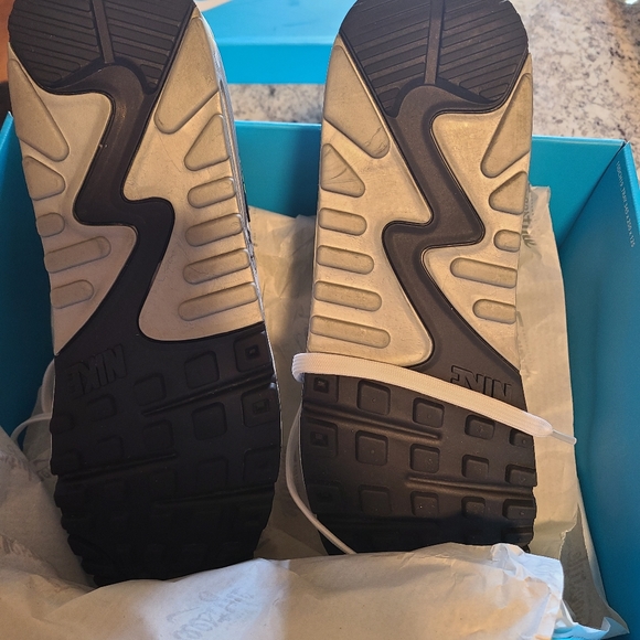 Air Max Doernbecher Oregon's - Picture 3 of 4